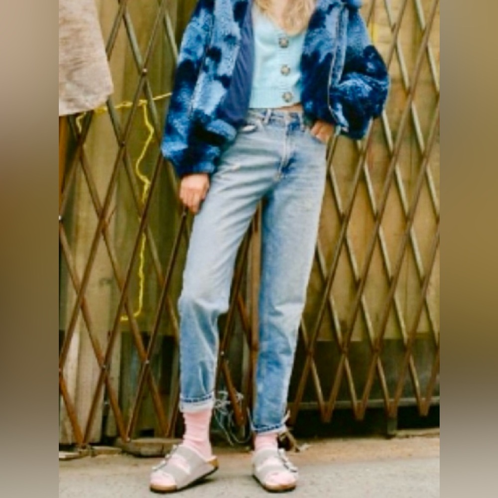 EUC Urban Outfitters BDG High rise Mom jeans, slightly distressed, 2 small holes
